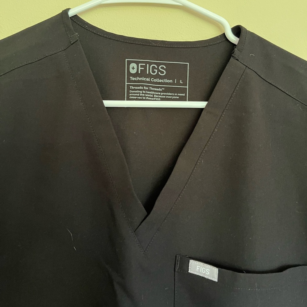 FIGS Black Technical Scrub Top - Picture 2 of 5